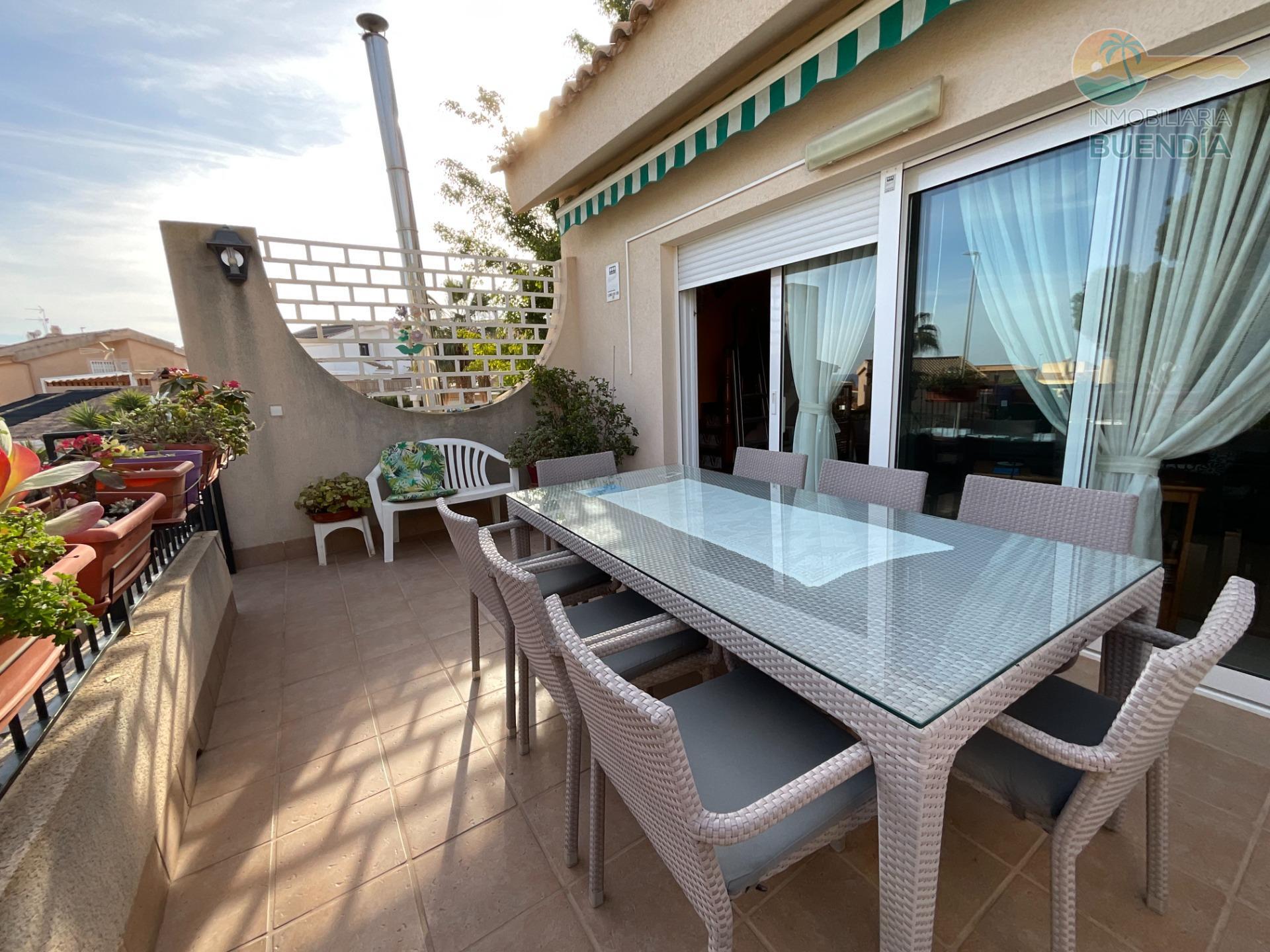 MAGNIFIQUE DUPLEX DANS RÉSIDENTIEL AVEC PISCINE COMMUNAUTAIRE ET GRANDS ESPACES VERTS