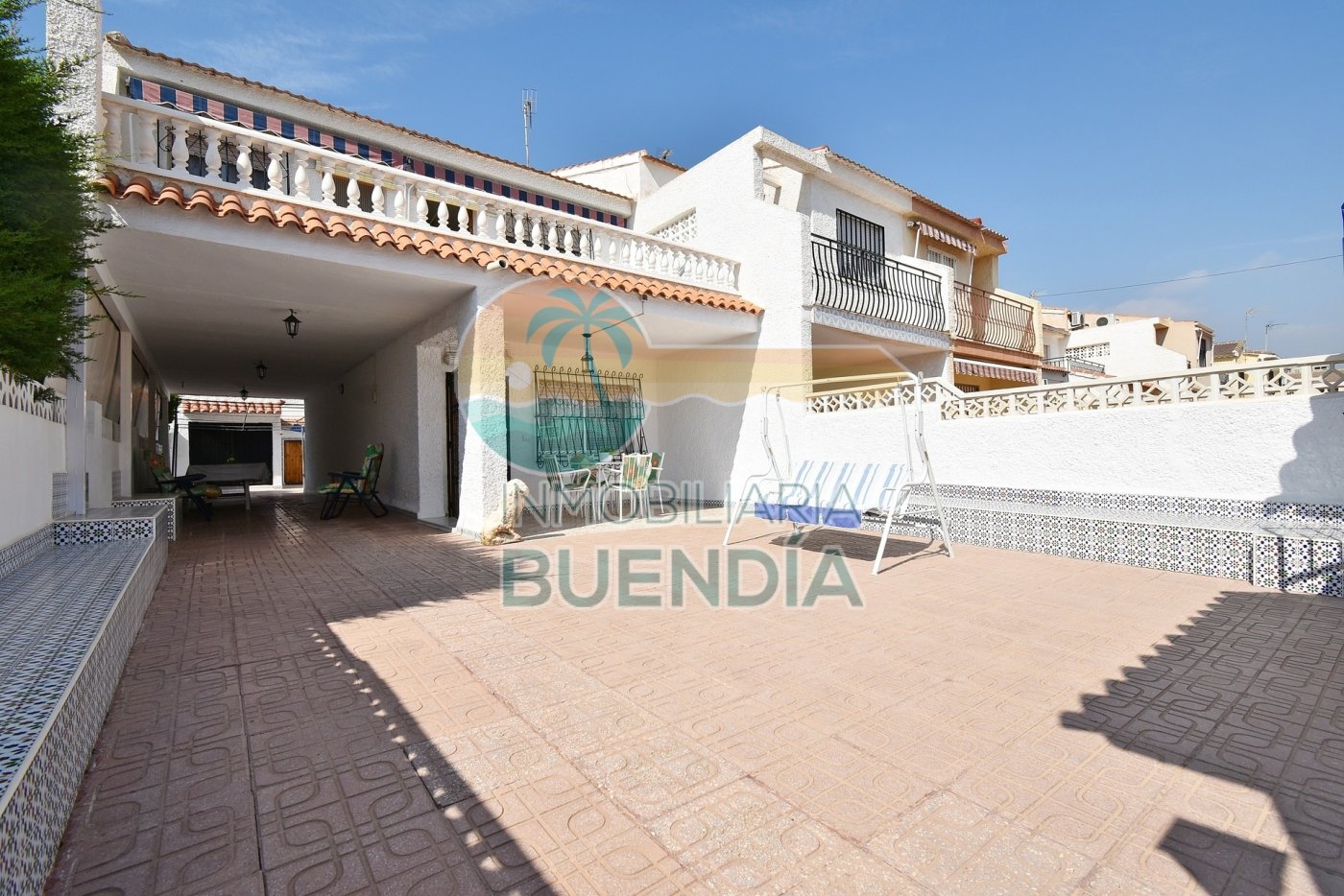 TOWNHOUSE WITH LARGE TERRACES A FEW METERS FROM THE BEACH