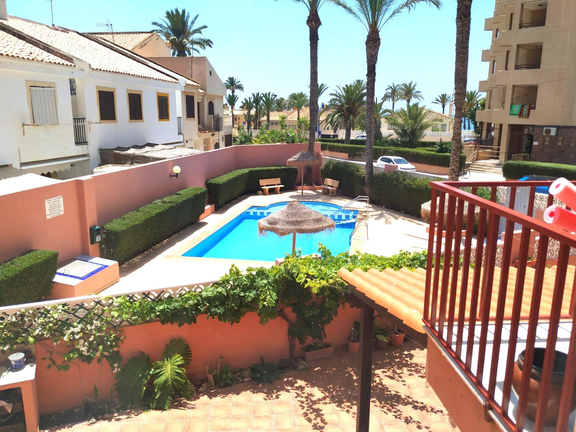 BEL APPARTEMENT AVEC EXCELLENT EMPLACEMENT ET PISCINE COMMUNAUTAIRE