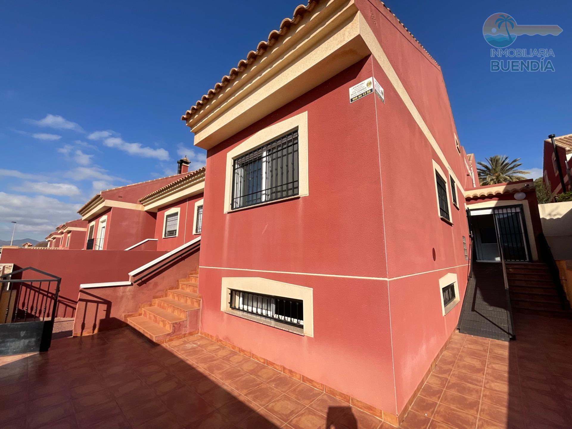 ESPECTACULAR CASA   SEMIADOSADA CON BUHARDILLA Y SOTANO EN LA CAÑADICA, MAZARRON