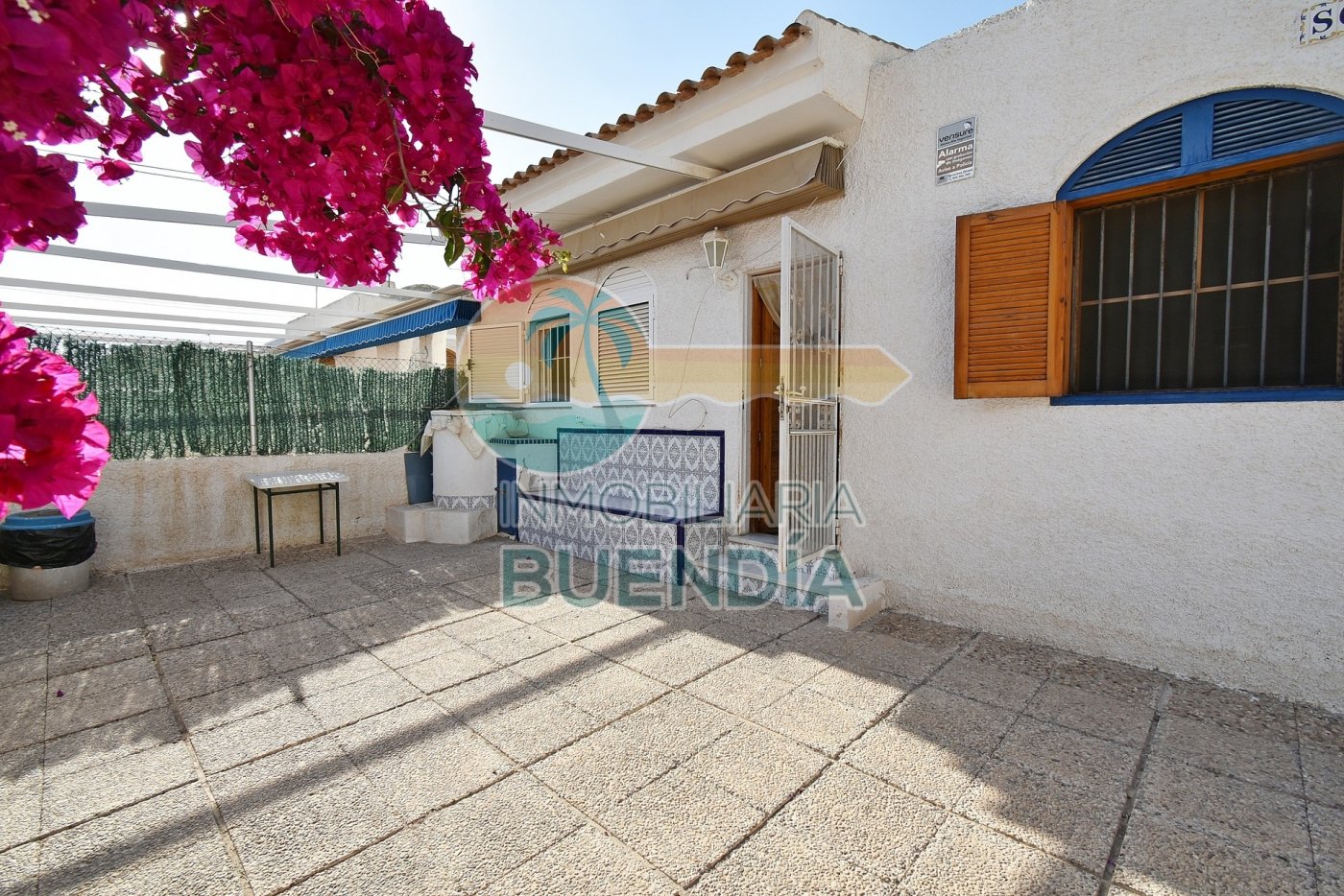 CASA CON AMPLIA TERRAZA EN VENTA