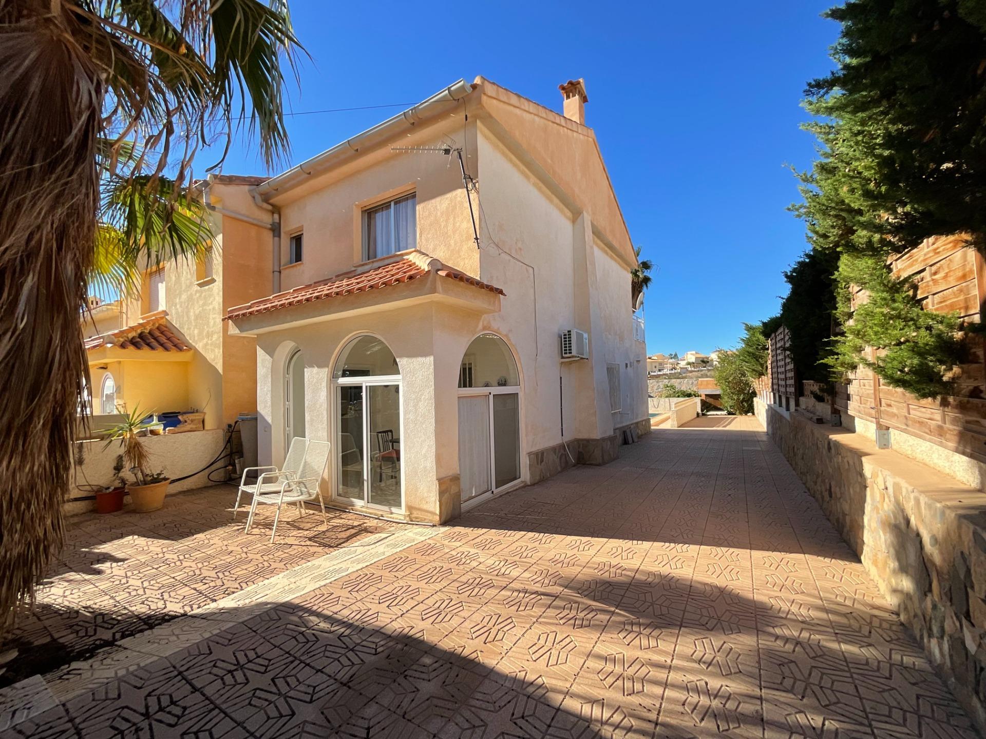 FANTASTICO DUPLEX CON PISCINA Y VISTAS AL MAR EN BOLNUEVO