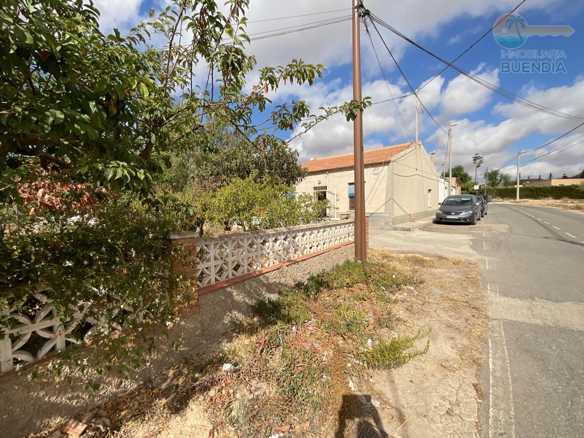 CHARMANTE MAISON DE CAMPAGNE AVEC TERRAIN À LOS PUERTOS