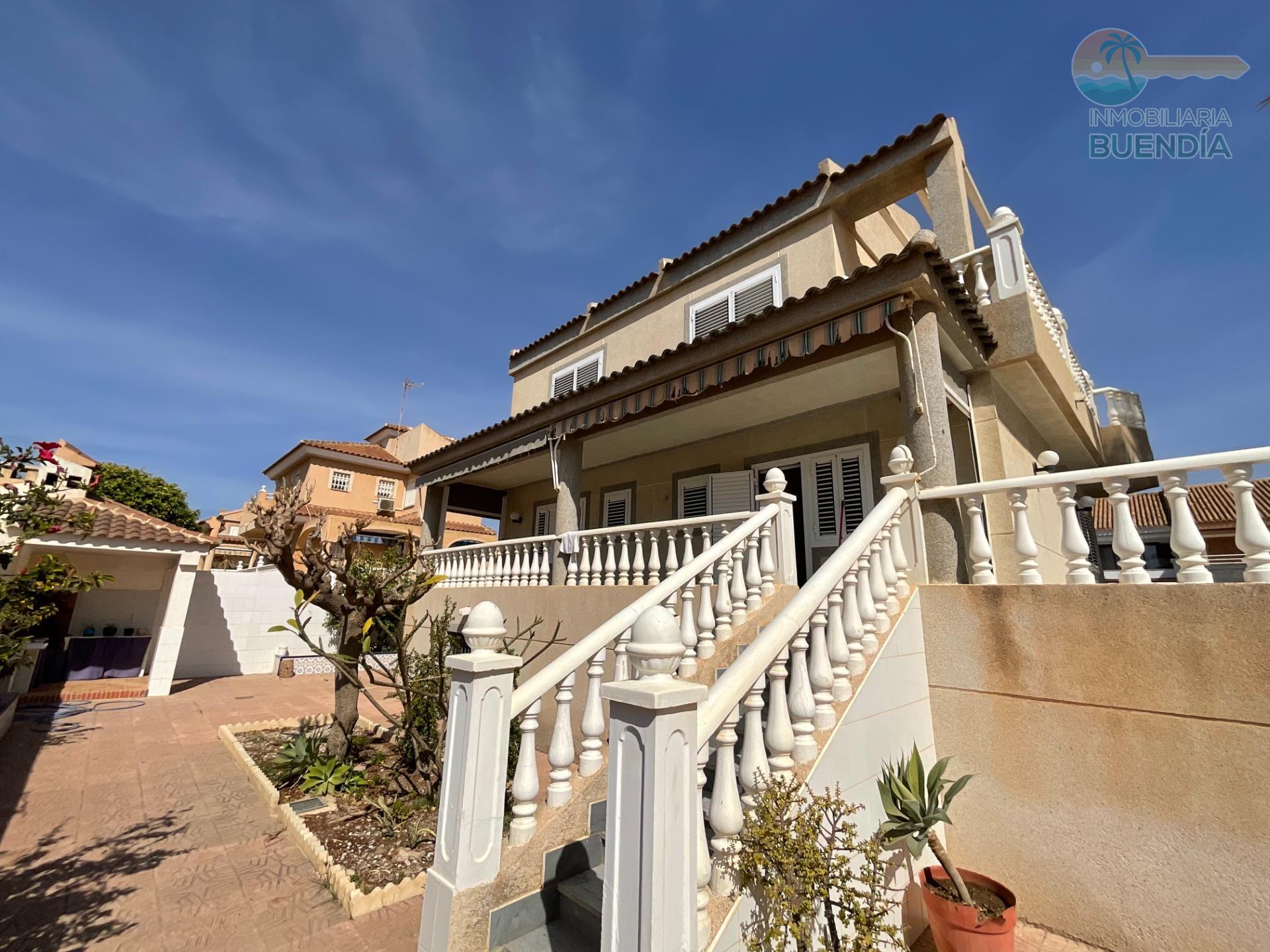 FANTASTIC VILLA WITH LARGE TERRACES AND BASEMENT 50 METERS FROM THE BEACH