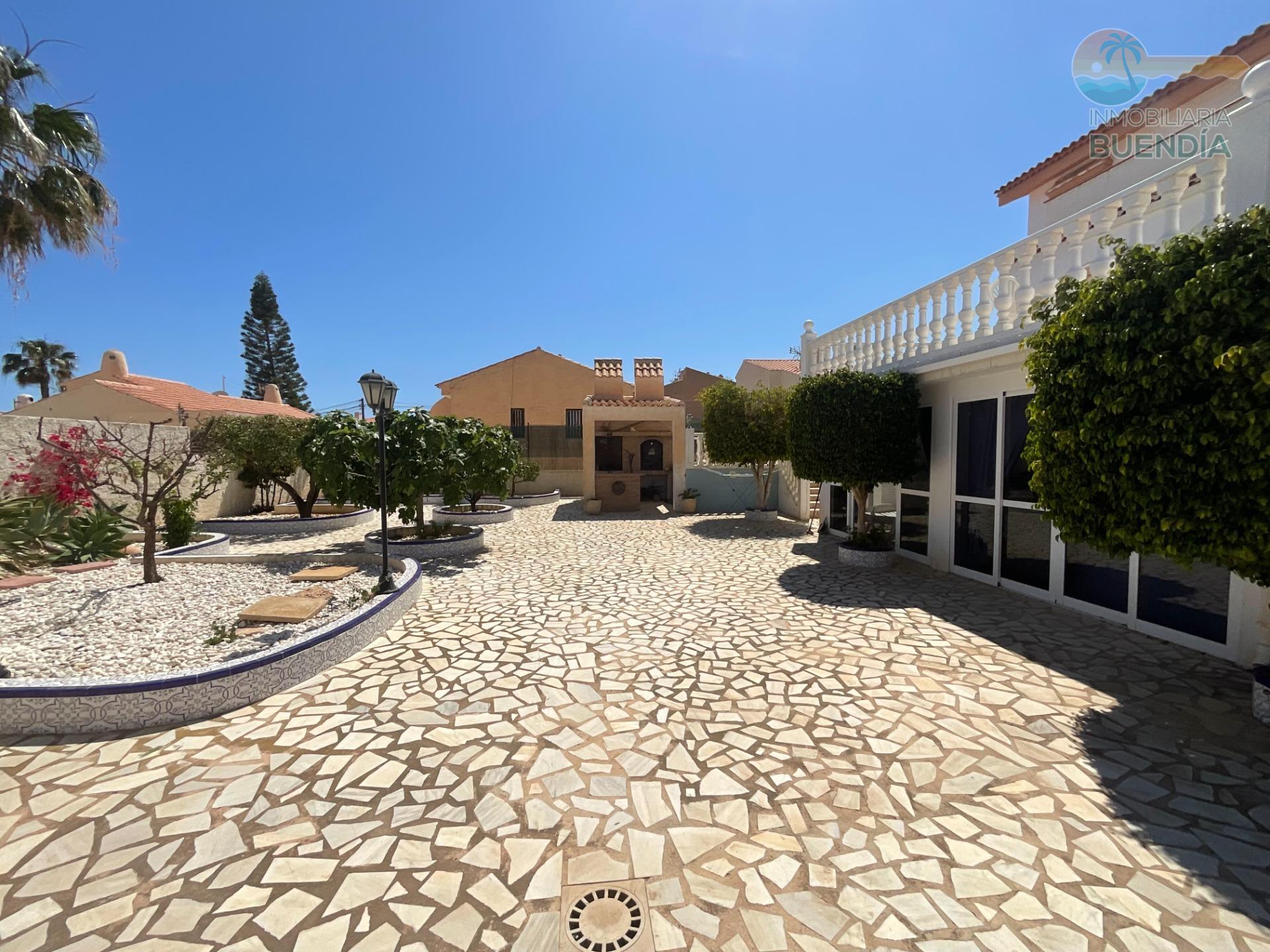 VILLA EXCLUSIVE À BOLNUEVO AVEC GRAND TERRAIN ET PISCINE PRIVÉE