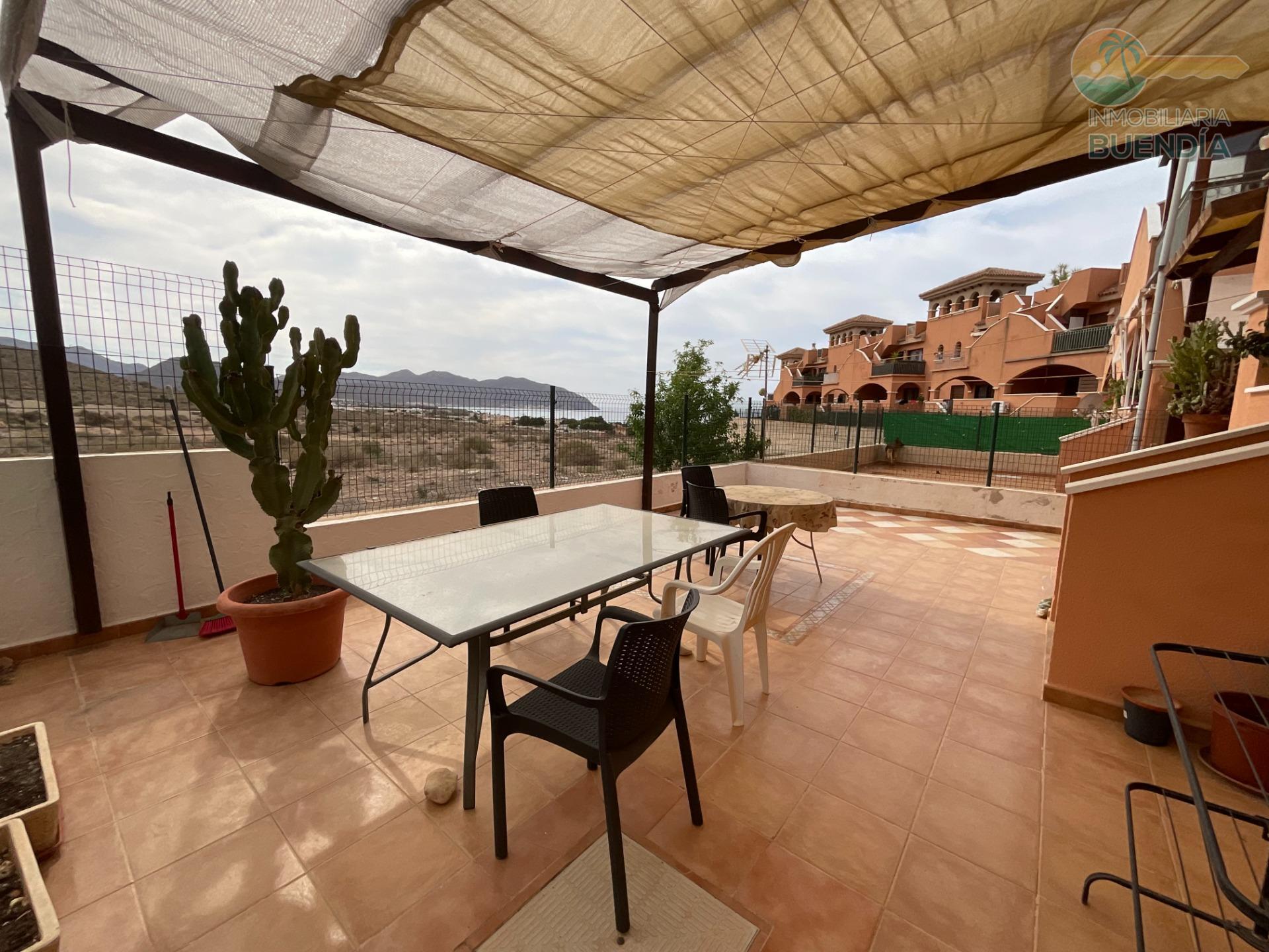 TOLLE WOHNUNG IM ERDGESCHOSS MIT AUSSICHT, GEMEINSCHAFTSPOOL UND RENOVIERTEM KELLER.