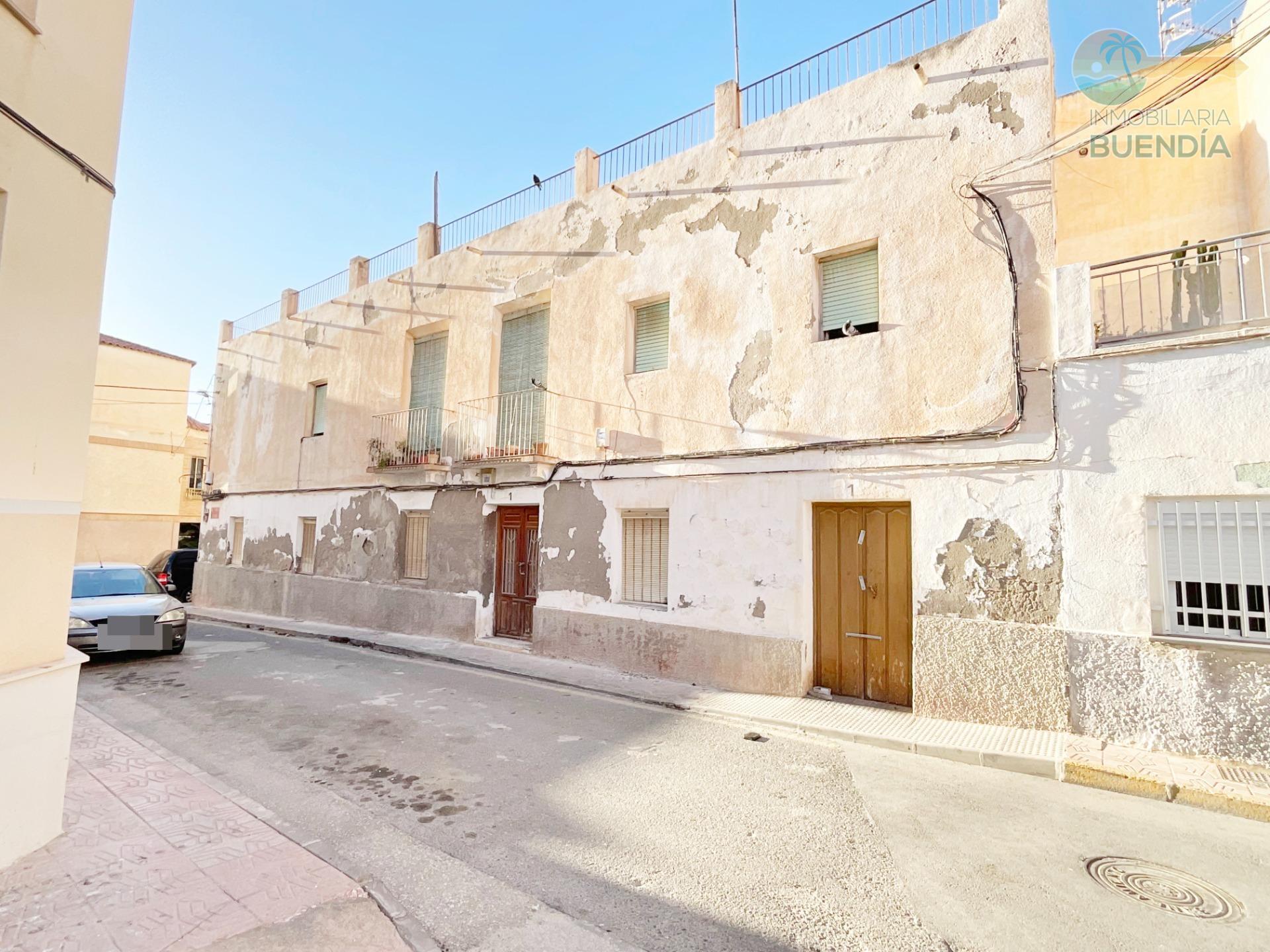 MAISON À VENDRE À RÉNOVER AU CENTRE D'EL PUERTO DE MAZARRON