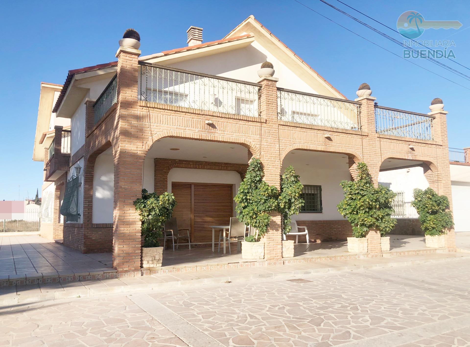 OPPORTUNITY OF TWO HOUSES ON ONE PLOT IN LA HOYA, LORCA