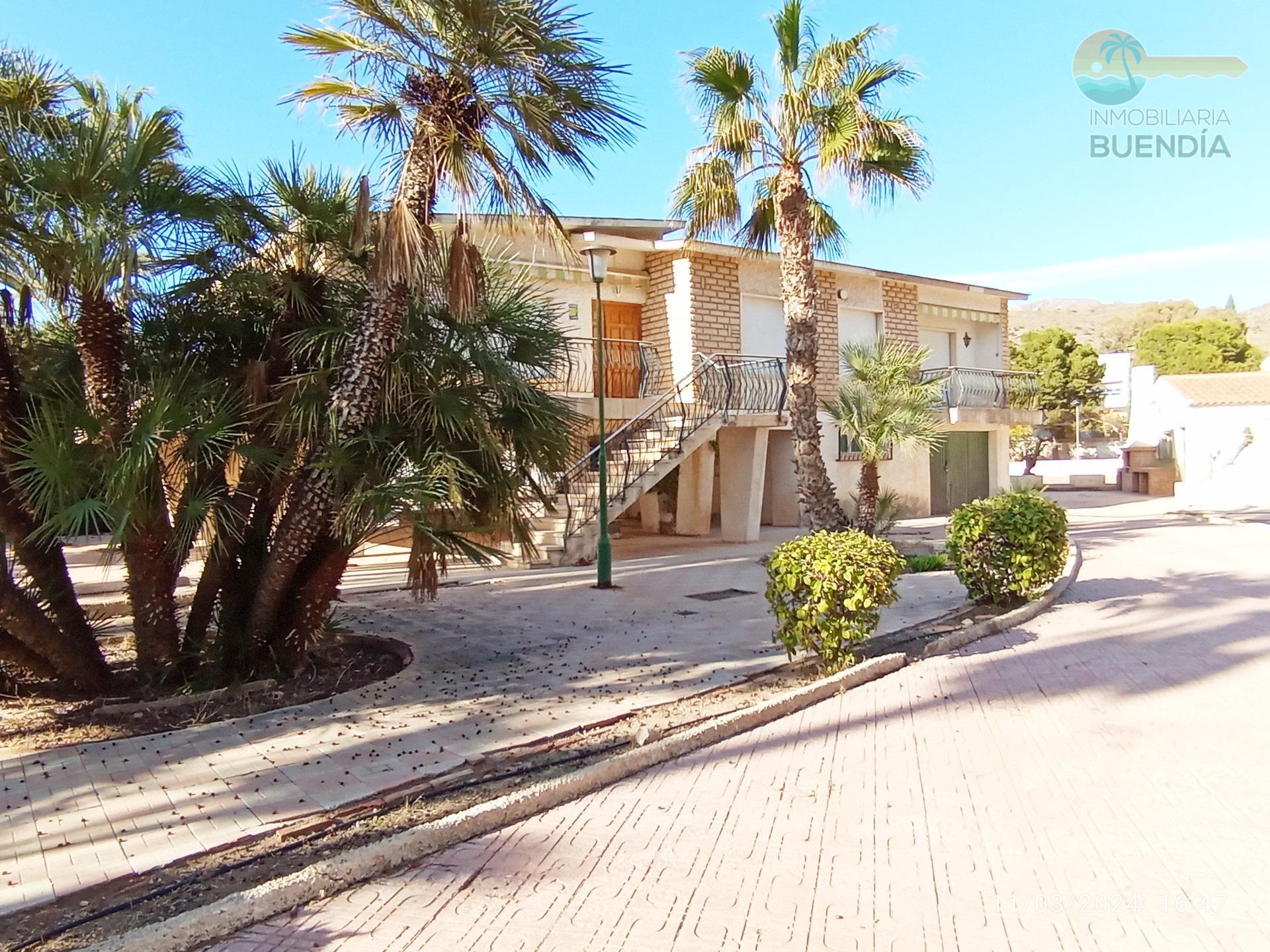 GREAT VILLA IN SECOND LINE OF BEACH IN LA AZOHÍA