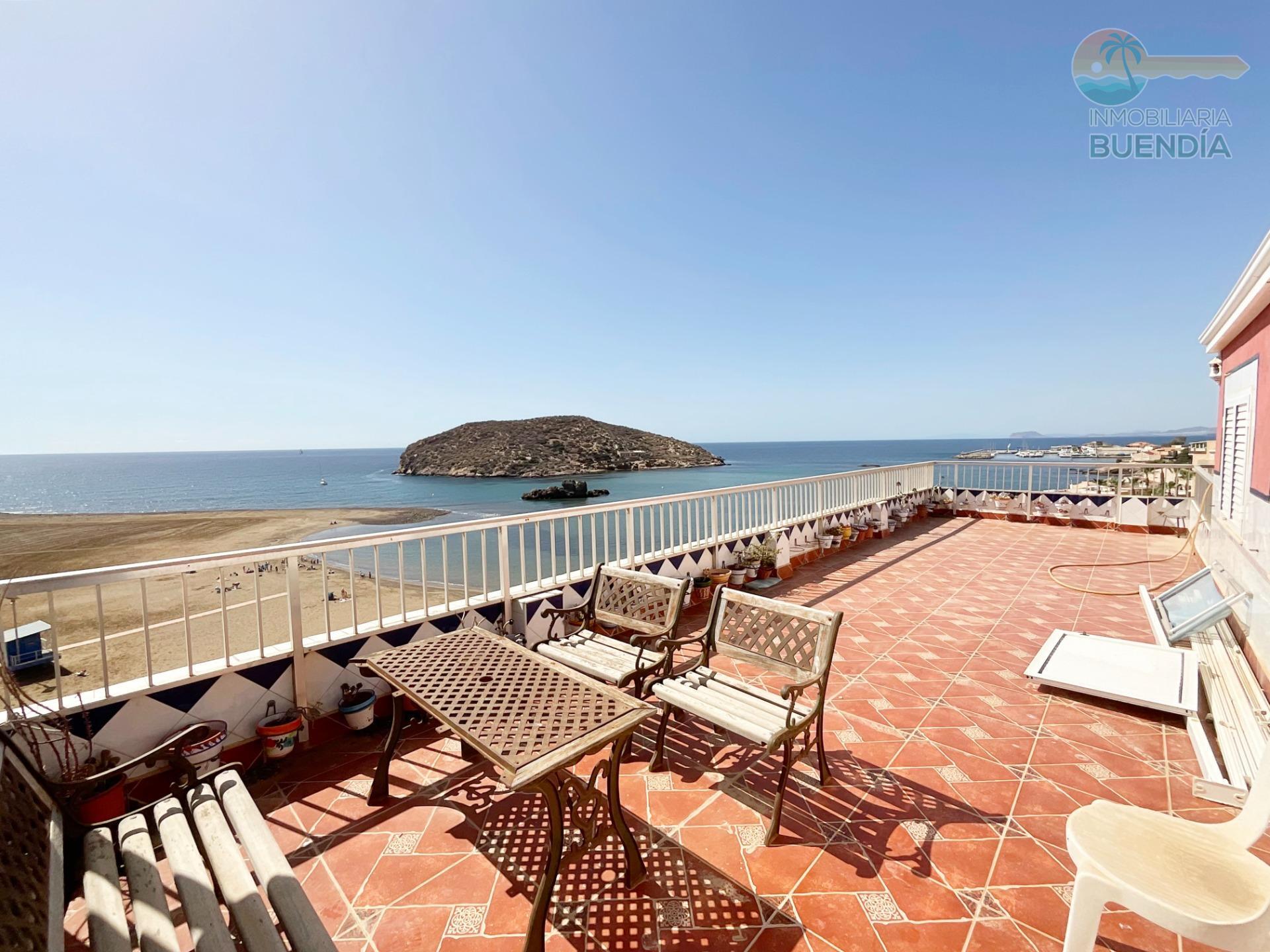 SUPERBE PENTHOUSE À LA ISLA AVEC UNE VUE IMPRENABLE SUR LA MER