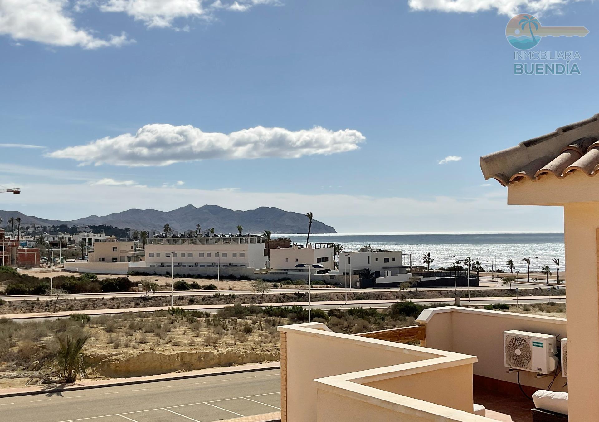 BELLE VILLA AVEC PISCINE À QUELQUES MÈTRES DE LA MER À EL ALAMILLO