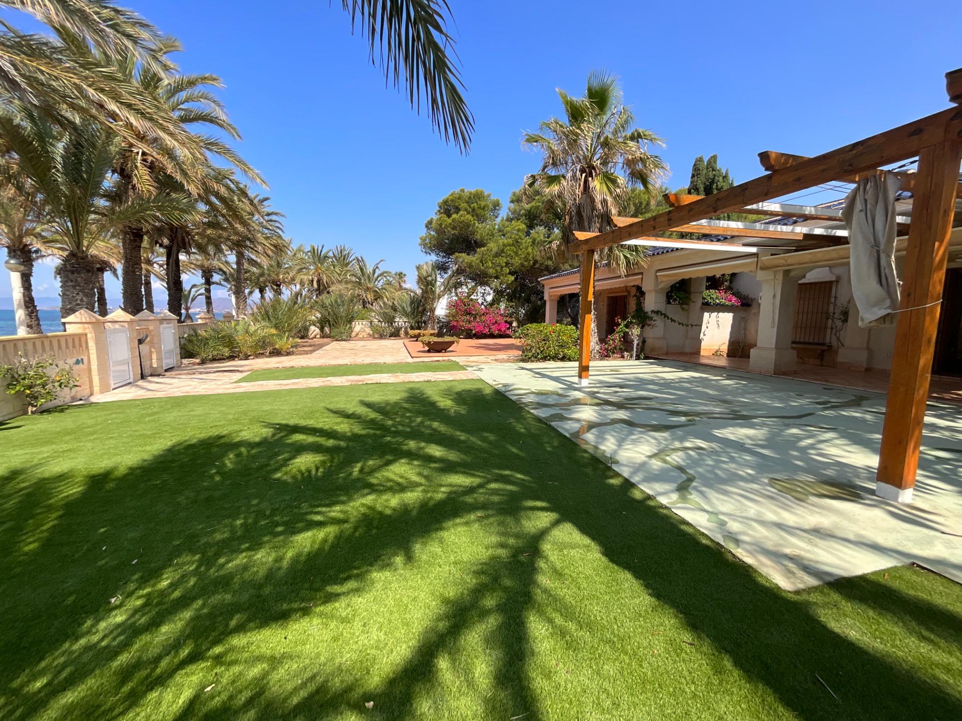 Villa primera línea de playa en Mazarrón