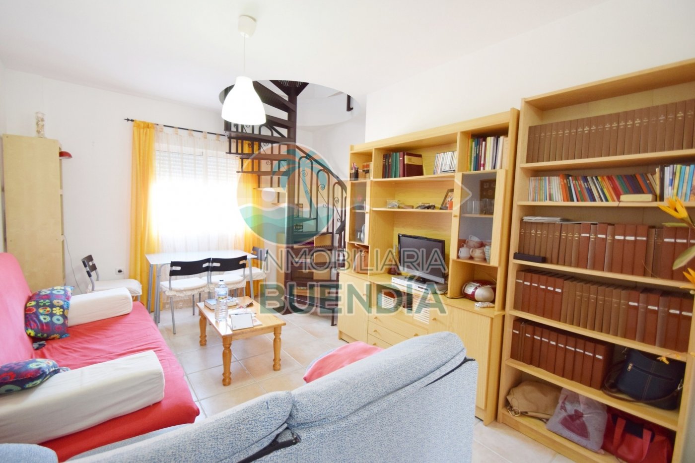 BONITO APARTAMENTO CON HABITACIÓN ABUHARDILLADA. en venta